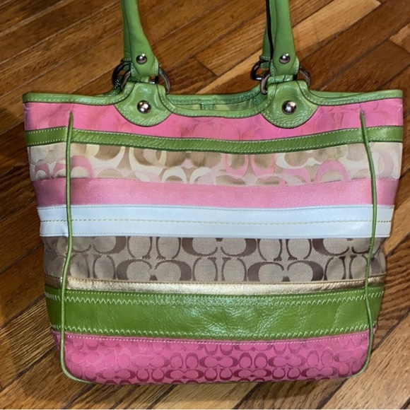 Beautiful Spring COACH Bag - Picture 4 of 7